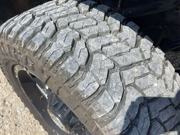 2015-chevrolet-2500hd-image-15