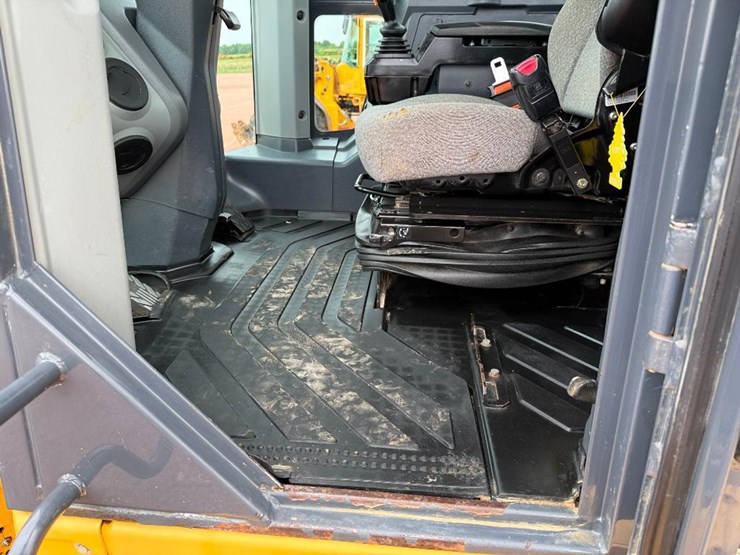 2019-deere-544l-image-62
