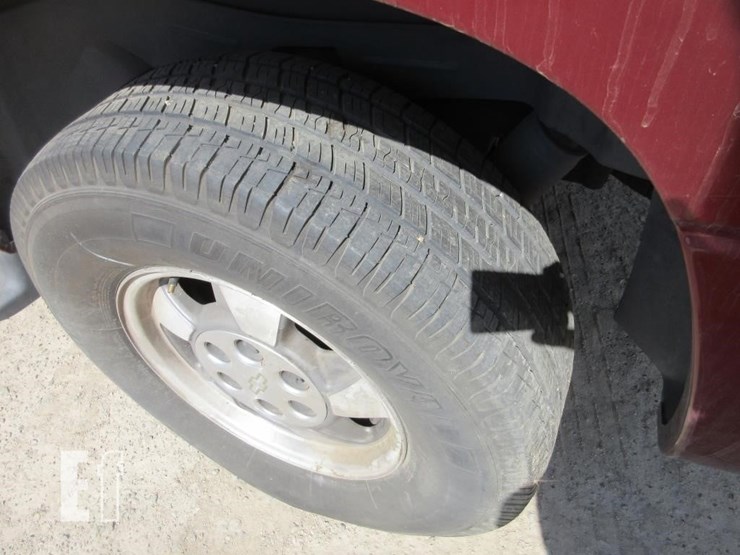 2002-chevrolet-tahoe-image-17