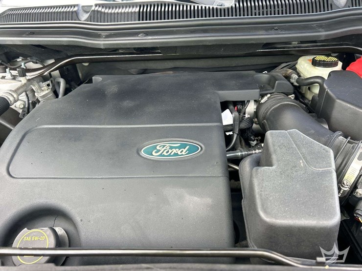 2015-ford-explorer-image-8