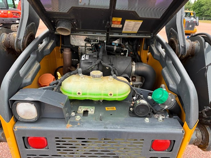 2020-deere-325g-image-29