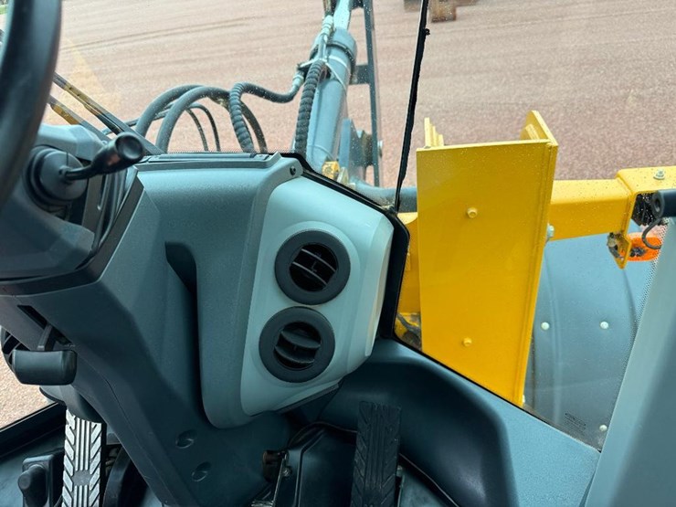2019-deere-544l-image-71
