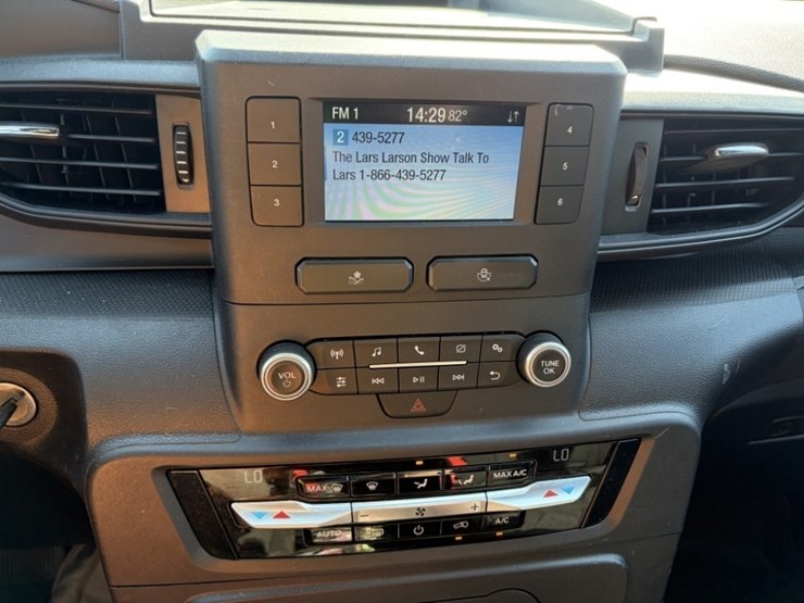 2021-ford-explorer-image-24