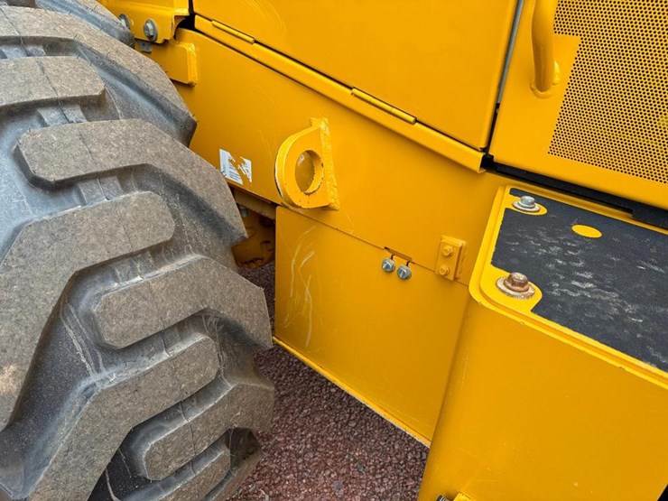 2019-deere-544l-image-29