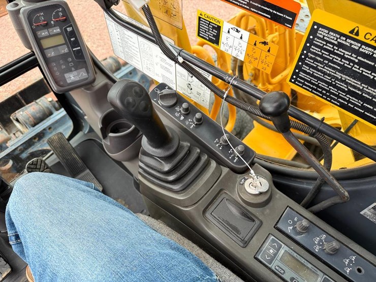 deere-210c-w-image-52
