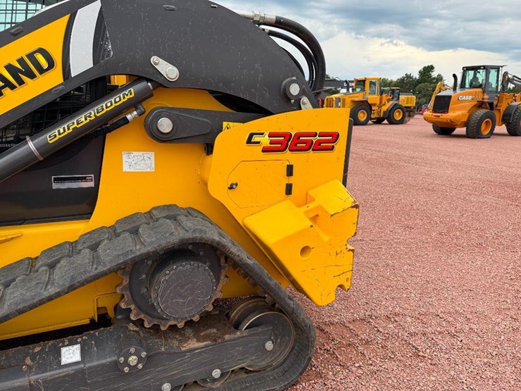 new-holland-c362-image-10