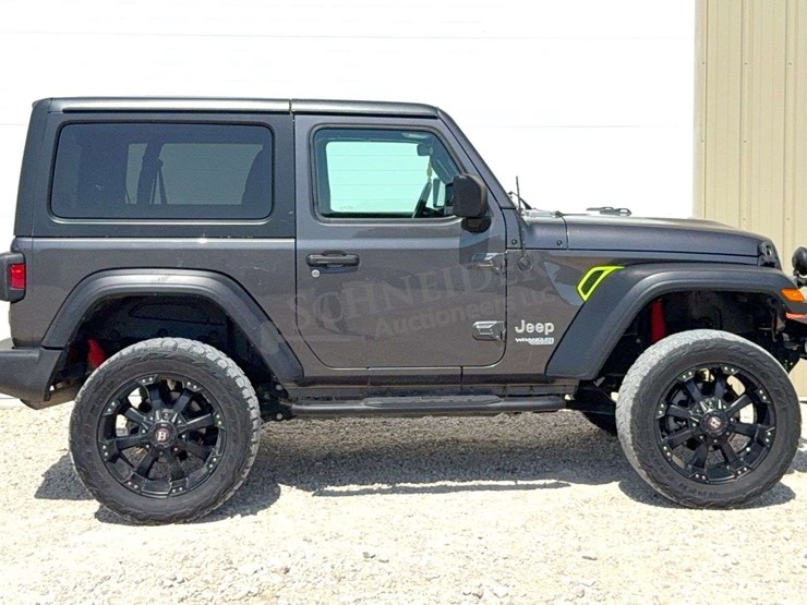 2018-jeep-wrangler-sport-image-3