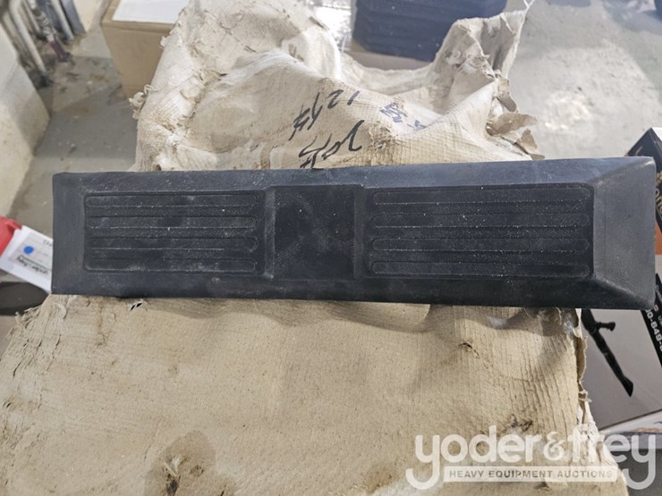 bags-of-bolt-on-pads-(15")-for-viqan-steel-tracks-(4-of)-and-craftsman-weed-wacker-image-2
