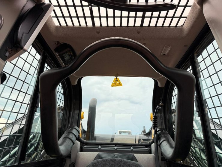 new-holland-c362-image-32