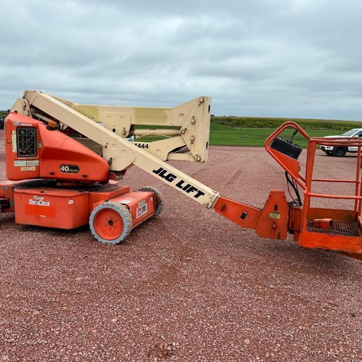 JLG N40E