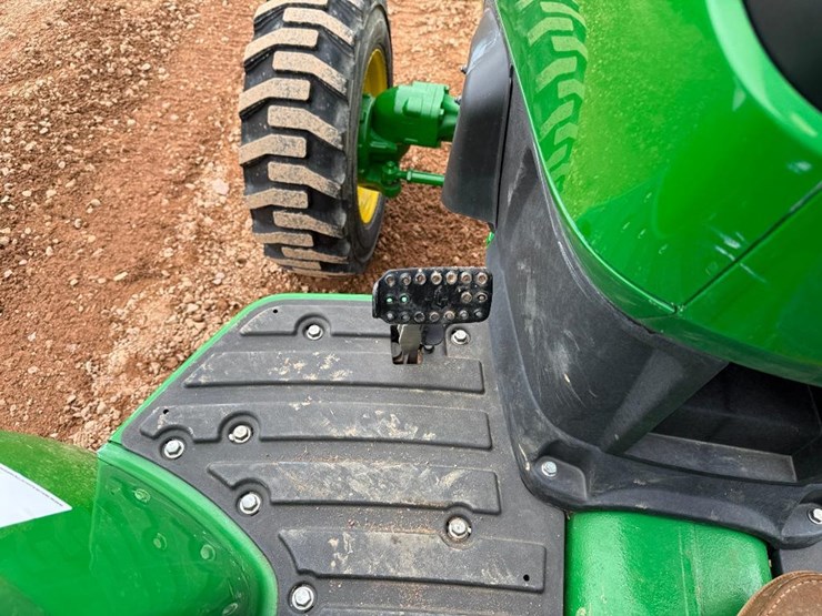 john-deere-4044m-image-35