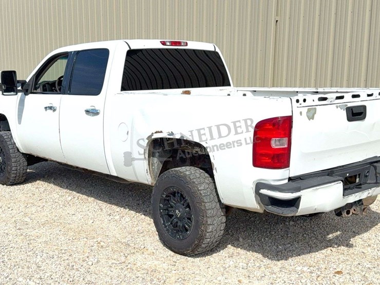 2011-chevrolet-2500hd-image-6