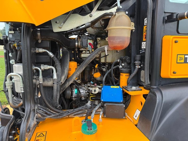 jcb-tm320-image-40