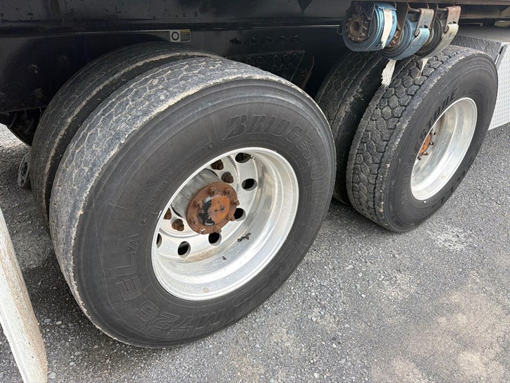 2017-kenworth-t880-image-10