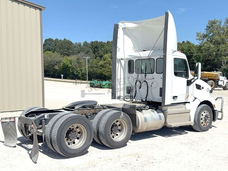 2020-peterbilt-579-image-5
