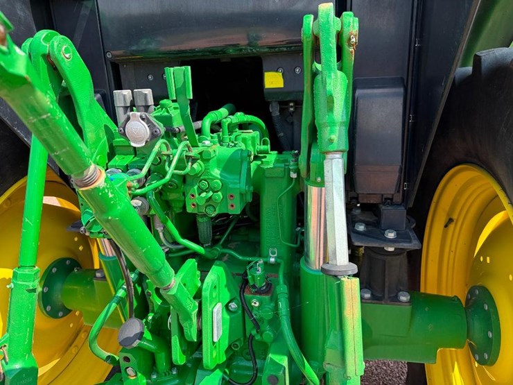 john-deere-6110m-image-40