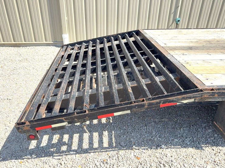 2014-trailerman-29'-flatbed-gooseneck-trailer-image-23