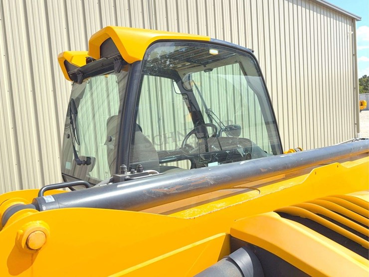 2019-jcb-540-140-image-35