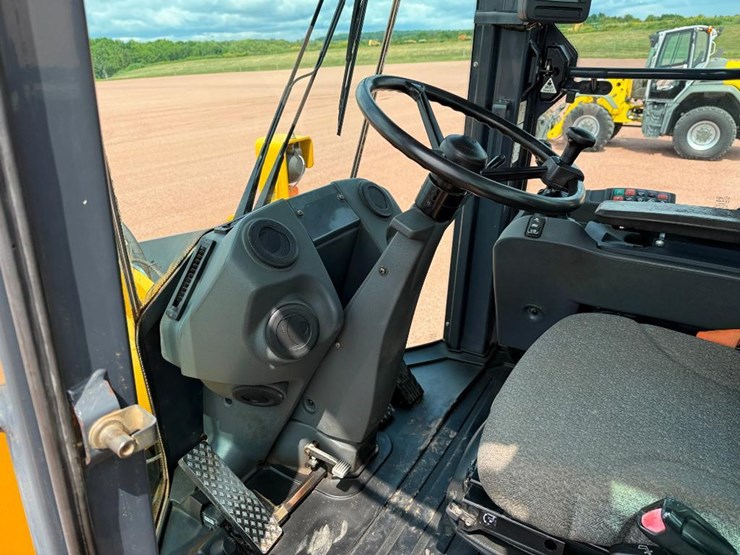 deere-524k-image-52