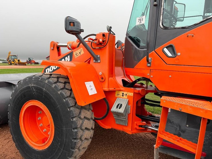 2017-doosan-dl250-5-image-22