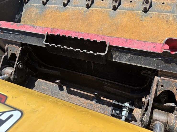 2020-caterpillar-289d3-image-13