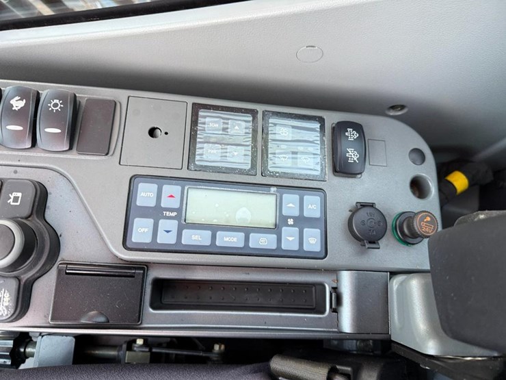 2016-doosan-dx225-lc-5-image-52
