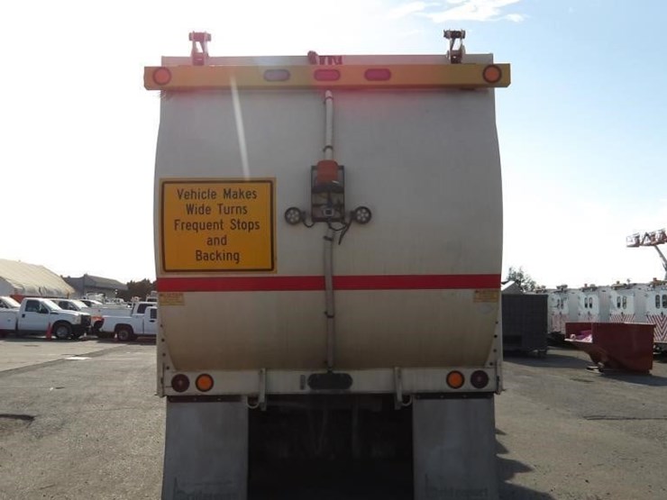 2019-peterbilt-520-image-11