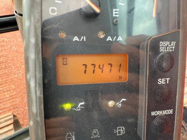 hitachi-zx225us-lc-image-57