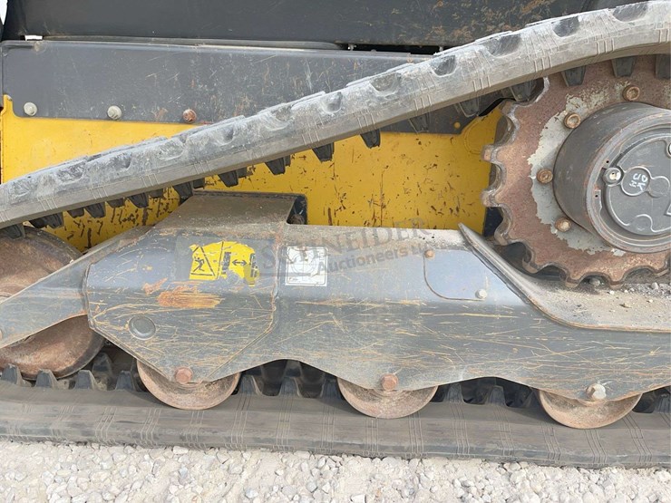 2021-new-holland-c327-image-38