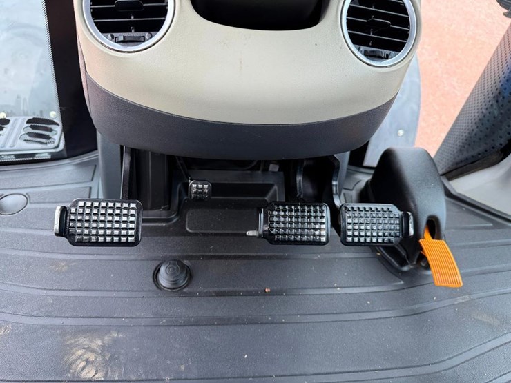 new-holland-t8.320-image-75