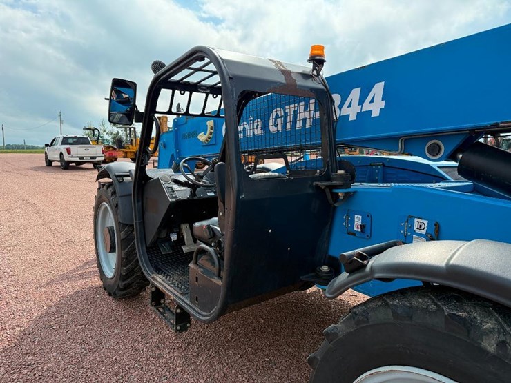 2016-genie-gth844-image-17