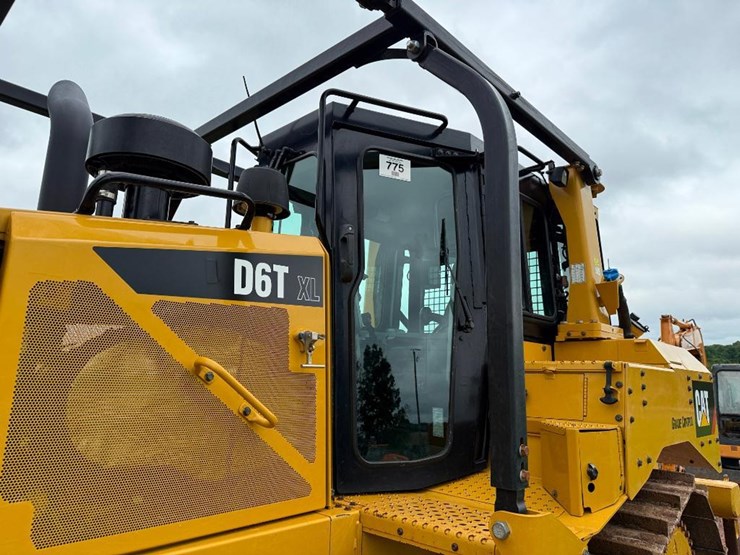 caterpillar-d6t-xl-image-29