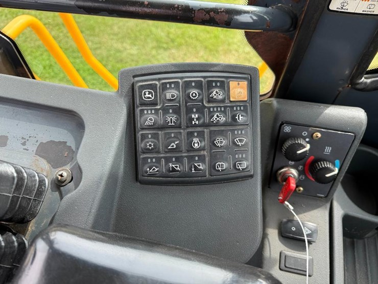 2005-deere-744j-image-50