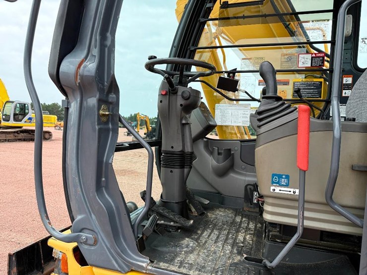 deere-210c-w-image-45