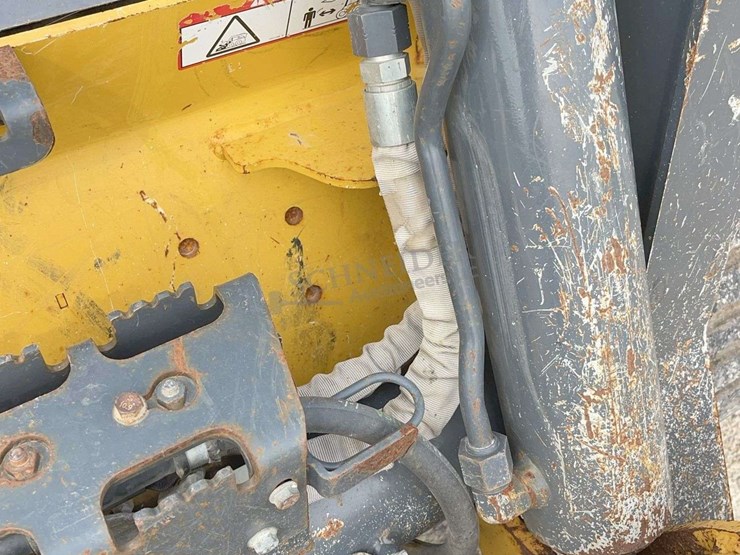 2020-deere-331g-image-13