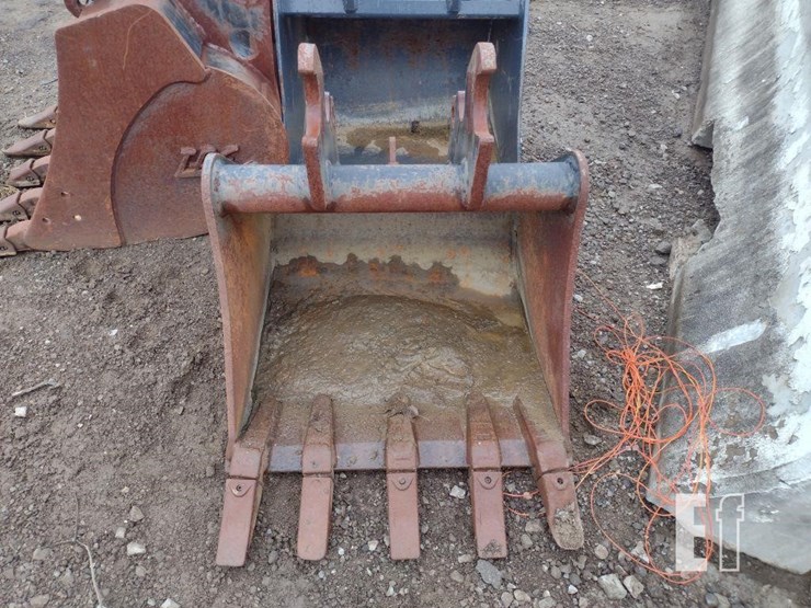 2016-kubota-kx040-4-image-42
