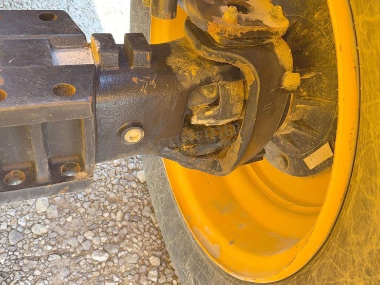 2019-jcb-540-140-image-40