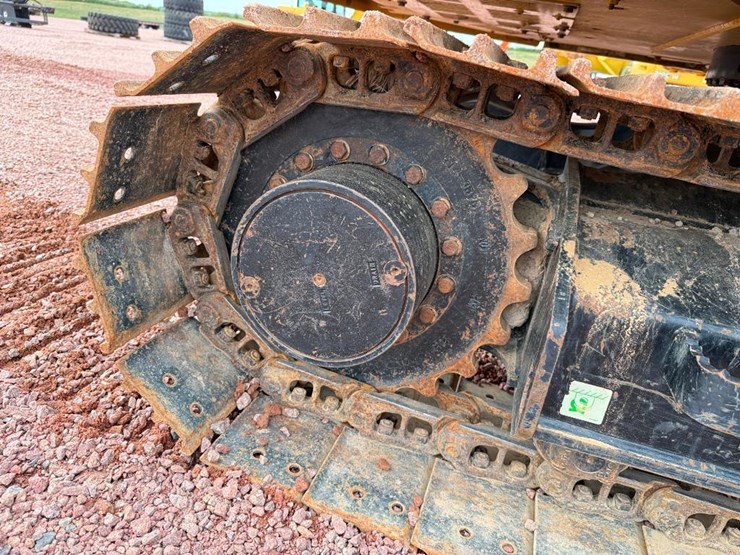 caterpillar-307.5-image-16