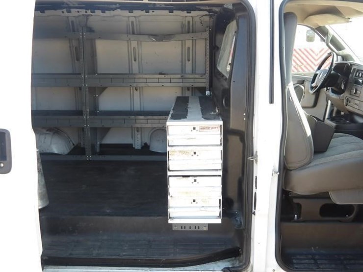 2017-utility-van-image-11