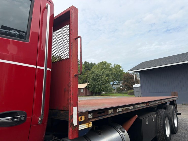2017-kenworth-t880-image-17