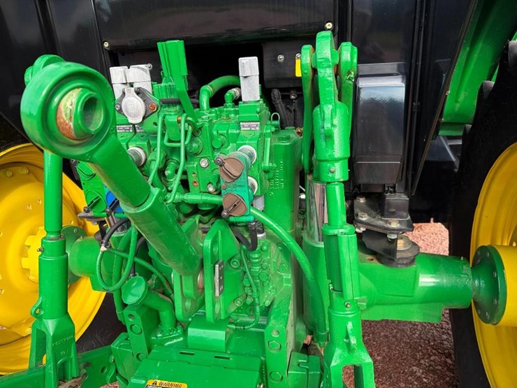 john-deere-6105m-image-40