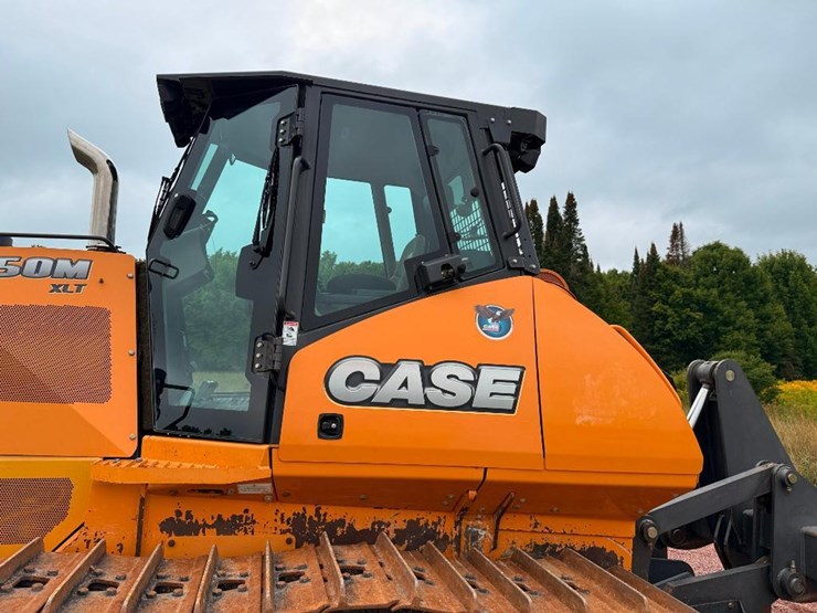 2014-case-2050m-xlt-image-35