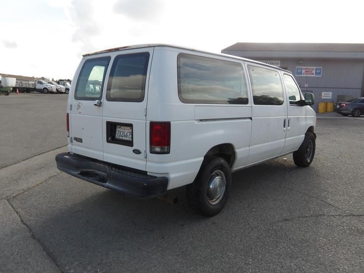 2005-ford-e350-image-3