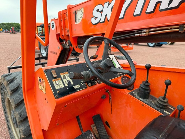 2015-sky-trak-8042-image-41