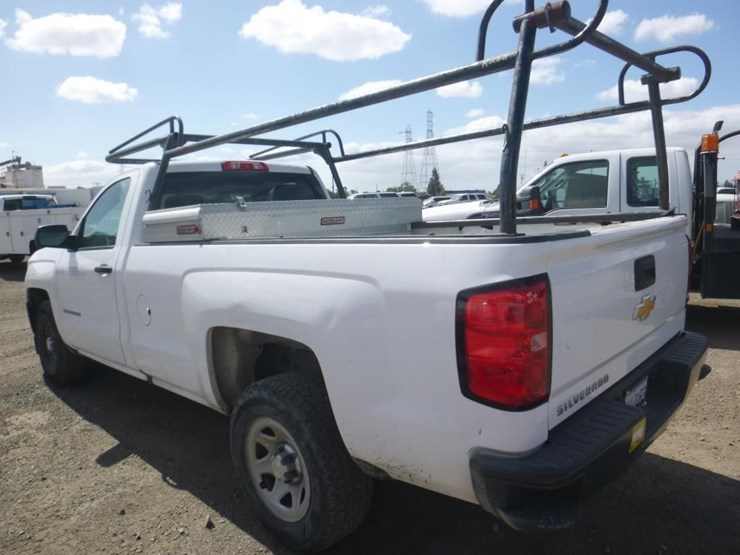 2018-chevrolet-1500-image-4
