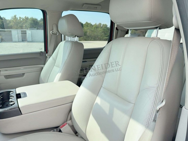 2013-chevrolet-2500hd-image-35