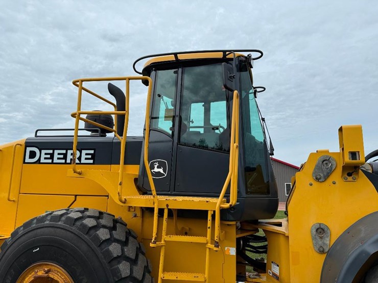 2005-deere-744j-image-12
