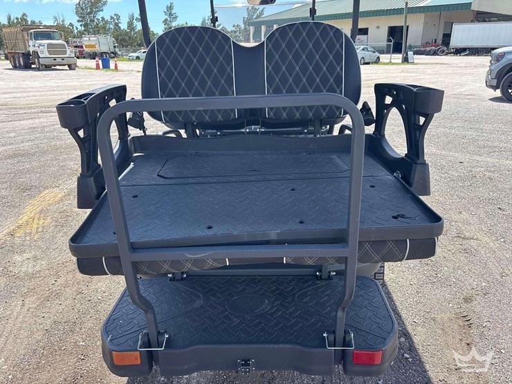 2024-vivid-ev-6-person-electric-cart-image-6