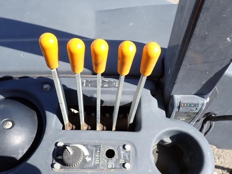 2019-deere-210lep-image-27