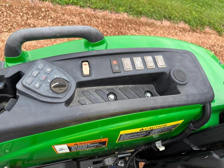 john-deere-4044m-image-33